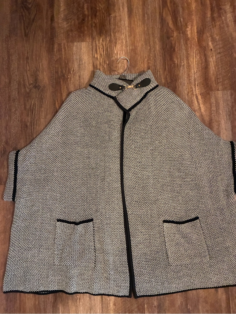 NWT Cejon Preppy Quiet Luxury, Black & Cream Textured Knit Chic Cape Coat OZ